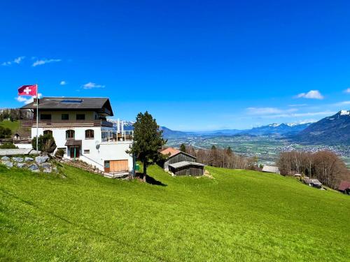 Aparthotel-Almgasthaus Gemsli - A bisal Österreich überm Schweizer Rheintal