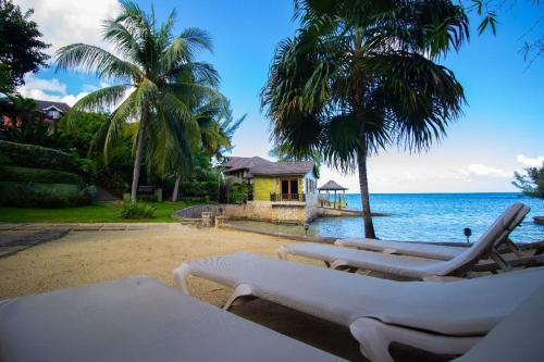 Crystal Cove Oceanfront/ 2 bedroom Condo