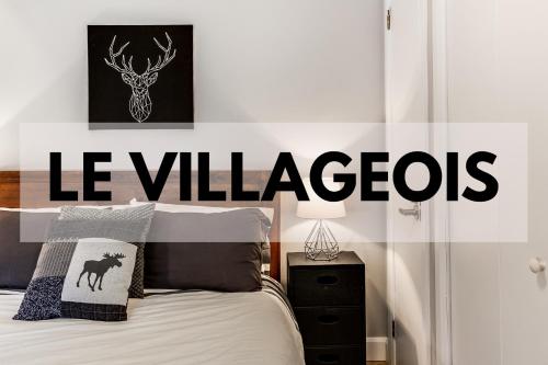 蒙特朗布朗Le Villageois by Gestion ELITE的一间卧室,配有一张带阅读画标的睡床