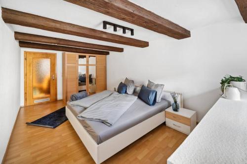Zentrales, rustikales Apartment客房内的一张或多张床位