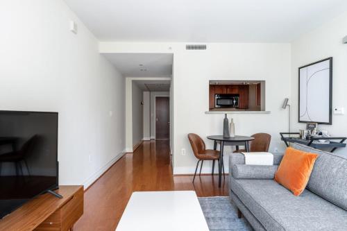 Foggy Bottom 1BR w Gym nr GWU Metro WDC-226的休息区