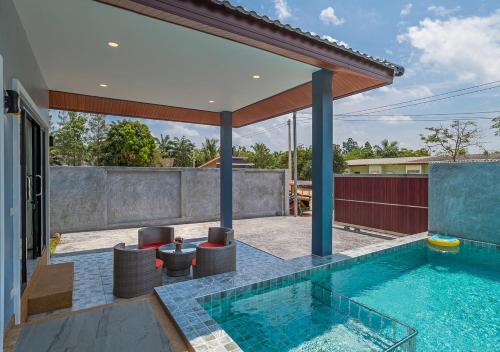 Pinthong Private Pool Villa Aonang内部或周边的泳池