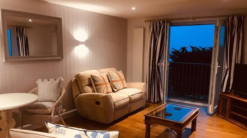 Chesil Beach Lodge Burton Bradstock Dorset DT64RJ