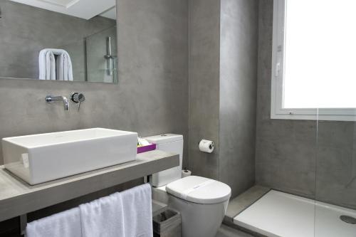 泽尼特奥尔加斯伯爵酒店的一间浴室