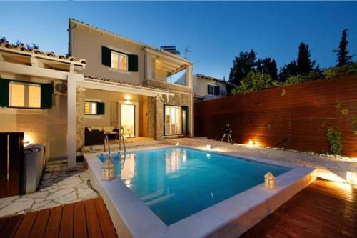 Ninos Corfu villas(villa George)内部或周边的泳池