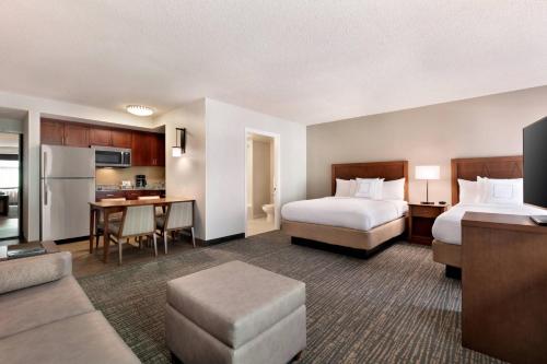 巴尔的摩巴尔的摩市中心/内港酒店的酒店客房带两张床和厨房