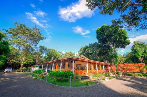 InamaluwaThe Kanit Sigiriya的前面有花园的房子
