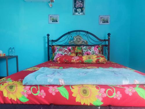 Cowang Dereng Home Stay客房内的一张或多张床位