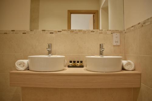 肯特原野高尔夫酒店的一间浴室