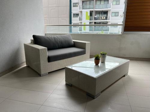 2 On Trend Condo Near Crown 1br的休息区