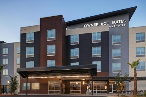 格伦代尔TownePlace Suites by Marriott Phoenix Glendale Sports & Entertainment District的城市广场套房的 ⁇ 染