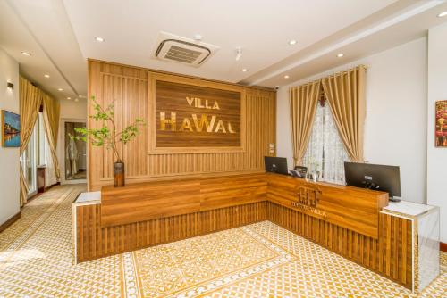 会安Hawal Boutique Villa Hoi An的大楼内带前台大堂