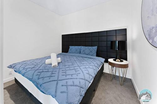 Aircabin - Chatswood - Walk to station - 2 Beds Apt客房内的一张或多张床位