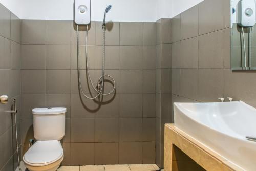 哈德姚勒巴尔肯，哈德姚旅馆的带淋浴、卫生间和盥洗盆的浴室
