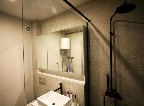 Apartment Maison Dorcol 3的一间浴室