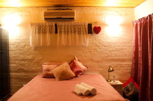马翁Casa Bena的一间卧室配有一张床,床上有毛巾
