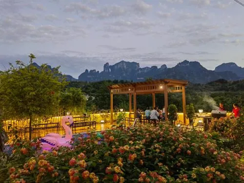 Heaven's Gate Home Stay --free pick up service--panoramic view of Tianmen Mountain