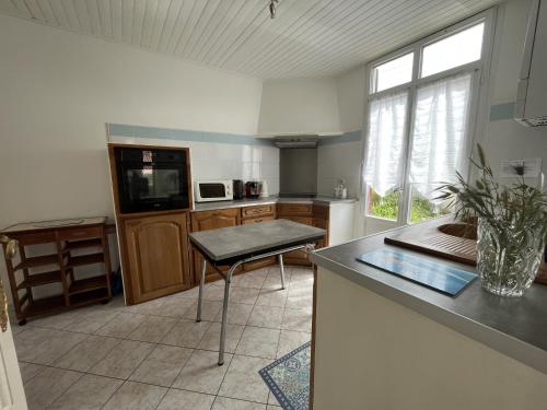 Villa Arcachon, 3 pièces, 6 personnes - FR-1-374-53的厨房或小厨房