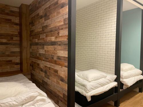 THE NEXT DOOR Dormitory & Private Hostel客房内的一张或多张床位