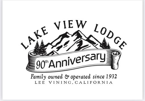 利韦宁湖景旅馆的新的山区小屋的标志