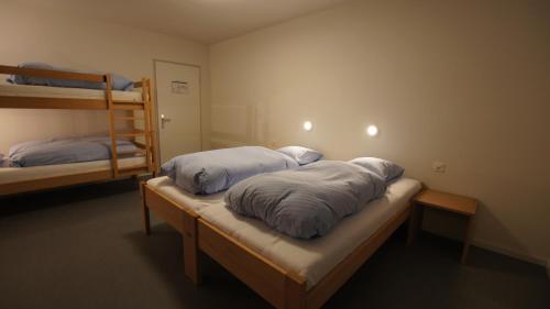 奇文笛旅馆客房内的一张或多张双层床