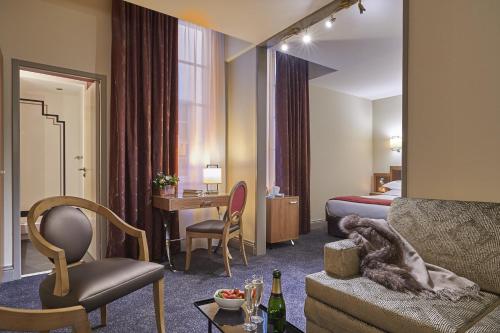 Best Western Premier HBEO Bordeaux Centre的休息区