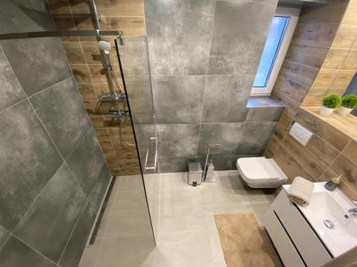 Vila LEMAR wellness & spa的一间浴室