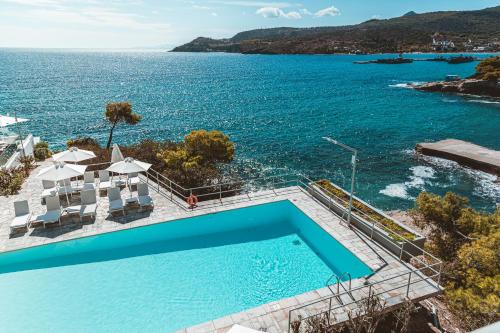 阿吉亚玛丽娜Apollo Resort的海景游泳池