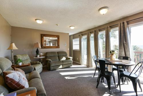 Hoot Owl Table Rock Lake - Amazing Lake Views!! - Game Room - Priced To Rent!!平面图