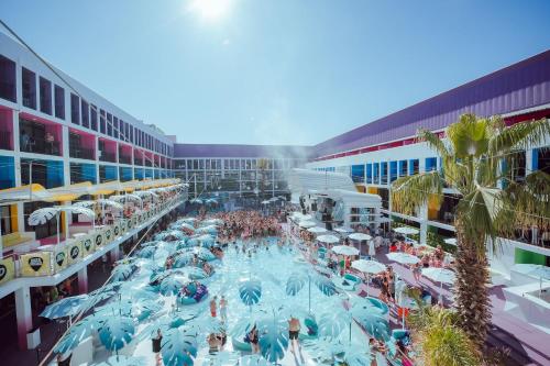 圣安东尼奥伊维萨莱斯酒店 - 仅限成人入住的和酒店里的人一起使用的游泳池