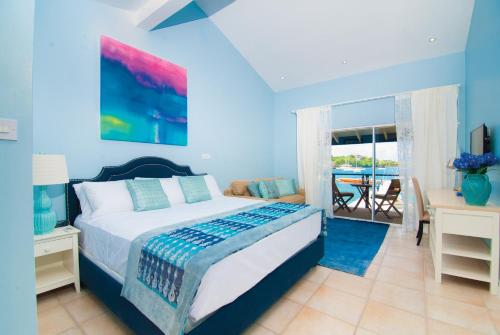 蓝湖酒店及码头有限公司客房内的一张或多张床位