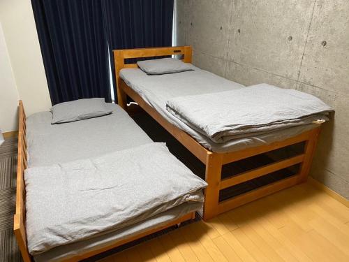 KokubunjiMarvelous Kokubunji - Vacation STAY 80468v的小型客房 - 带两张双层床,配有背风性关节炎石棉石棉石棉