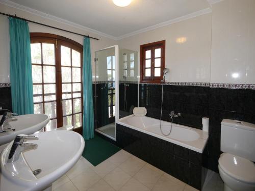 Villa Colina Ibiza的一间浴室