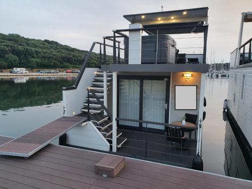 Floating House SENA