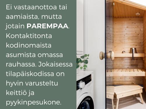 坦佩雷Hiisi Homes Tampere Muotiala的洗衣房配有洗衣机和带文字的墙壁