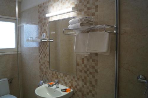 韦德拉酒店的一间浴室