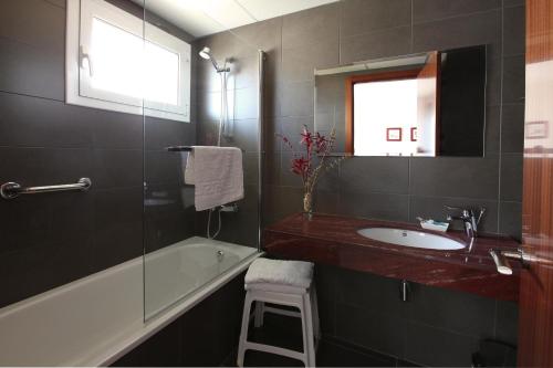 多萨德马尔酒店的一间浴室