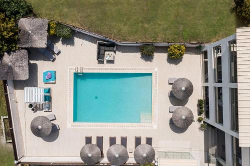 斯达林Delight Corfu Apart Hotel, Sidari的享有别墅内游泳池的顶部景致