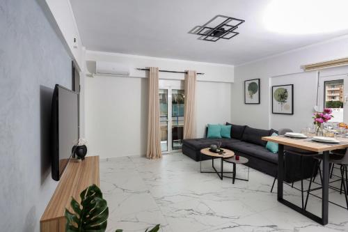 罗希姆诺Casa di Vila的客厅配有沙发和桌子