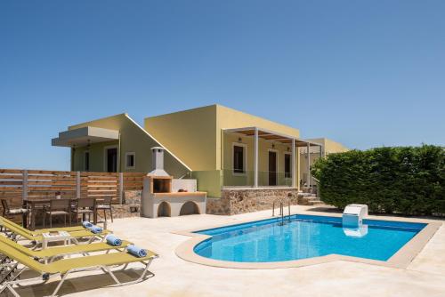 马鲁拉斯Mela Villas的一座带游泳池和房子的别墅