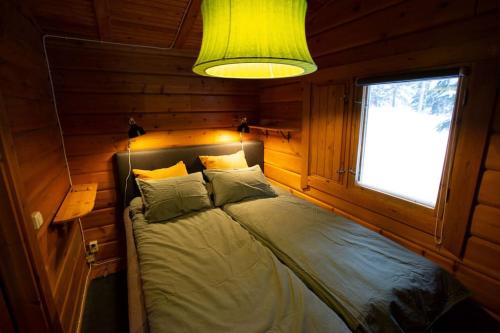 吕勒奥Log Cabin, forrest , sea view, north Sweden.的一间带床的卧室,位于带窗户的房间内