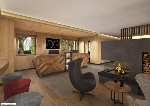 塞尔瓦迪加尔代纳山谷博匝玛尼格尼酒店的客厅配有椅子和壁炉