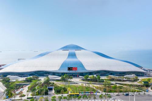 深圳深圳南山蛇口邮轮中心CitiGO欢阁酒店的空中景观fnb体育场