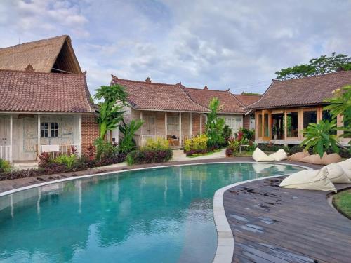 DalungSpaces Bali的别墅内游泳池的形象