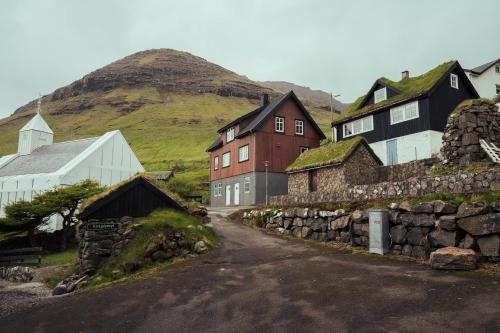 Breathtaking View / 5-BR House / Scenic Village