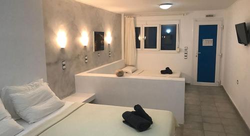 阿达玛斯拉佳达海滩酒店的一间带两张床和浴缸的浴室