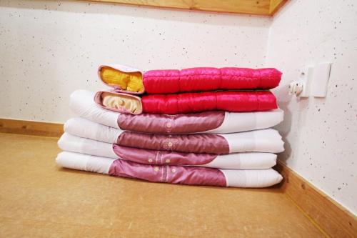 全州市Gawondang的堆叠在一起的毛巾