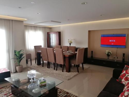 开罗Superb & comfy 3BDR apartment with outstanding view شقة فندقية فاخرة فيو رائع للمطار的相册照片