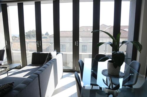 Executive 3 bed apartment with balcony & Executive 2 bed apartment in Sandton