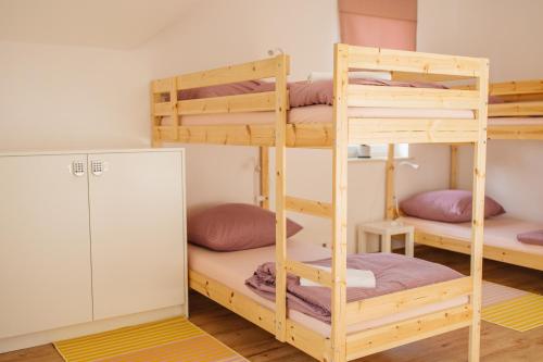 克拉科夫Girls Willa的双层床间 - 带两张双层床